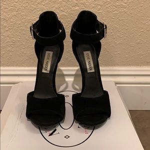Steve Madden suede heels